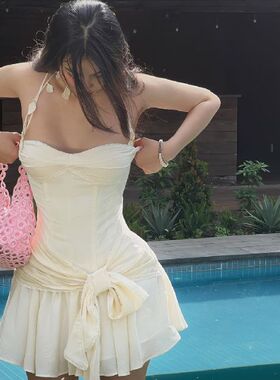 Women's strapless wrinkled neckline dress抹胸皱褶挂脖连衣裙