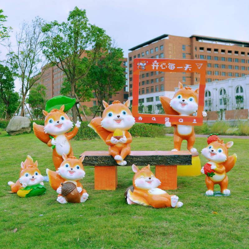 松鼠雕塑摆玻璃售钢观公园花园景MPJ休闲卡通动物件楼部草坪座椅