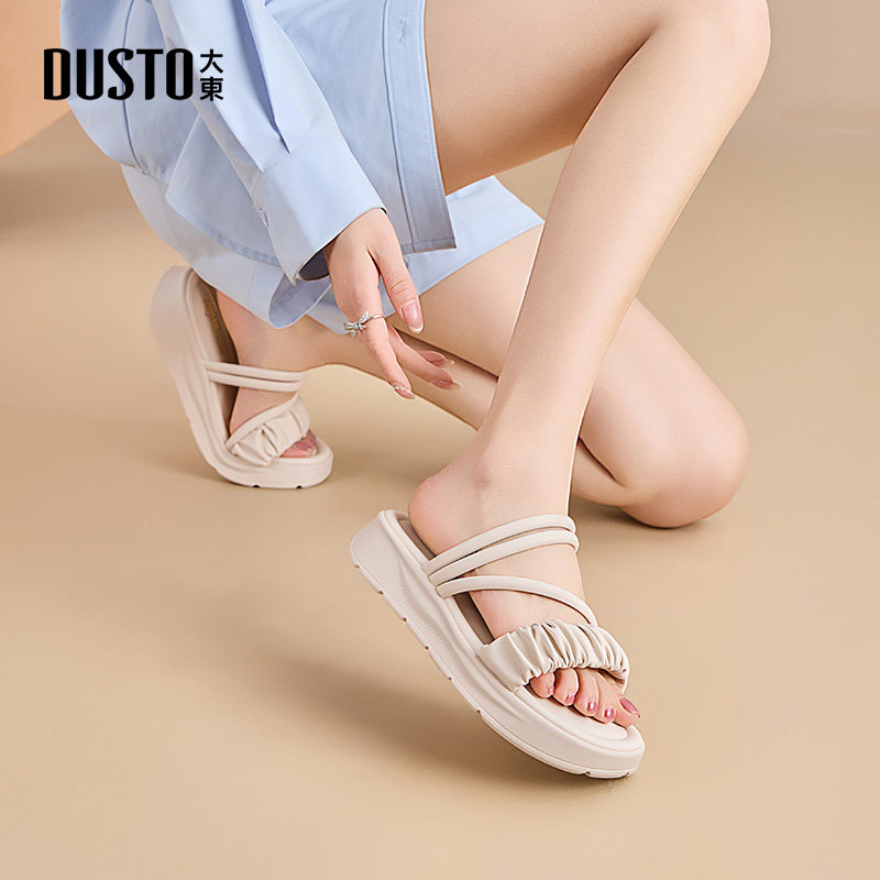 大东女凉鞋2026夏季新款时尚休闲外穿软底沙滩拖鞋平底中跟女拖鞋