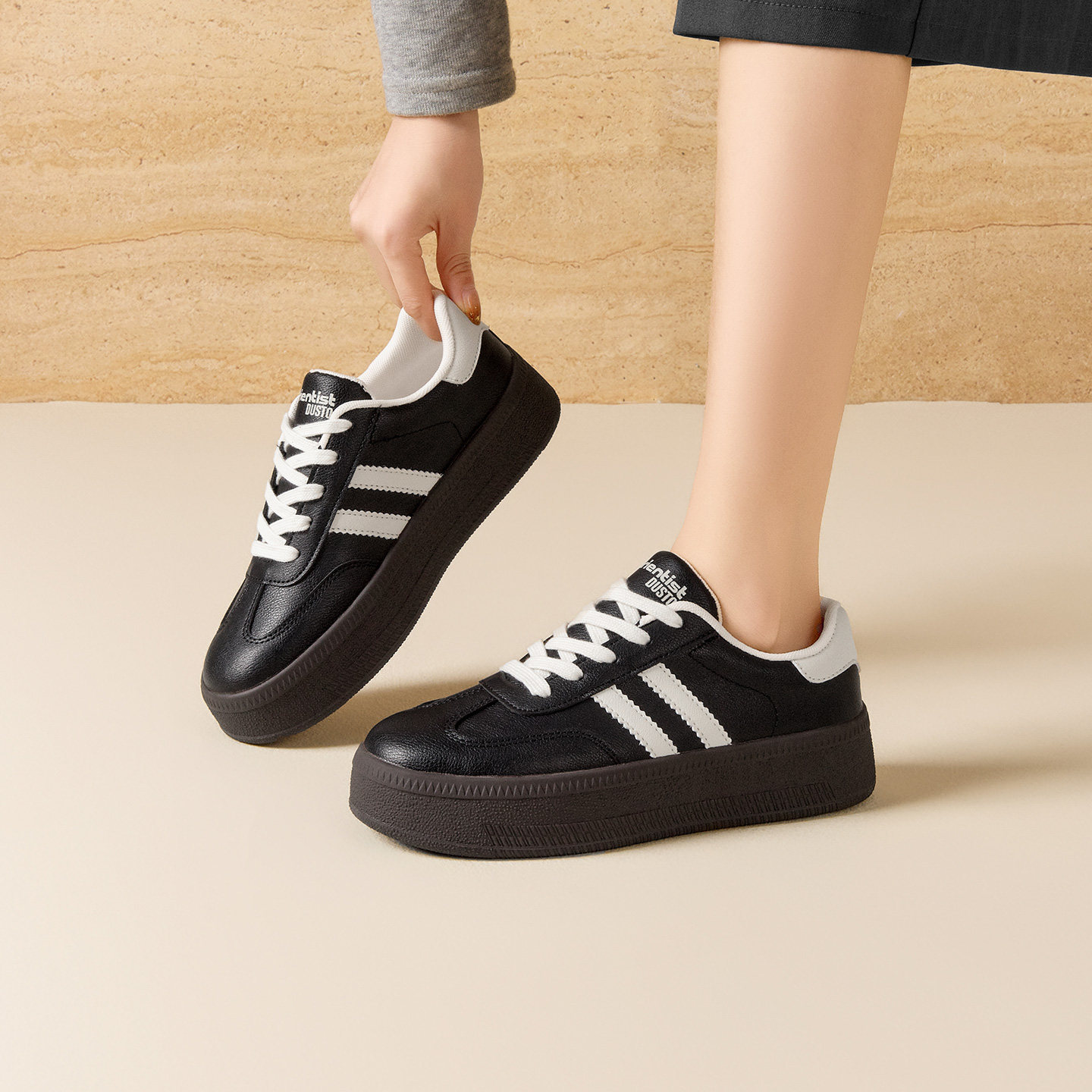 大东2025秋季新款女鞋时尚舒适小白鞋平底圆头休闲板鞋百搭德训鞋,女鞋,休闲板鞋,淘宝优惠券,粉丝福利购,淘宝优惠卷