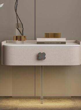 意式轻奢岩板实床头柜浮2025新款创意悬极简卧室带led灯PYV木床边