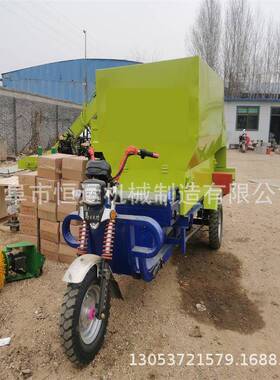型撒料车养小殖场自走式喂牛羊干湿IIX草料喂车投料车
