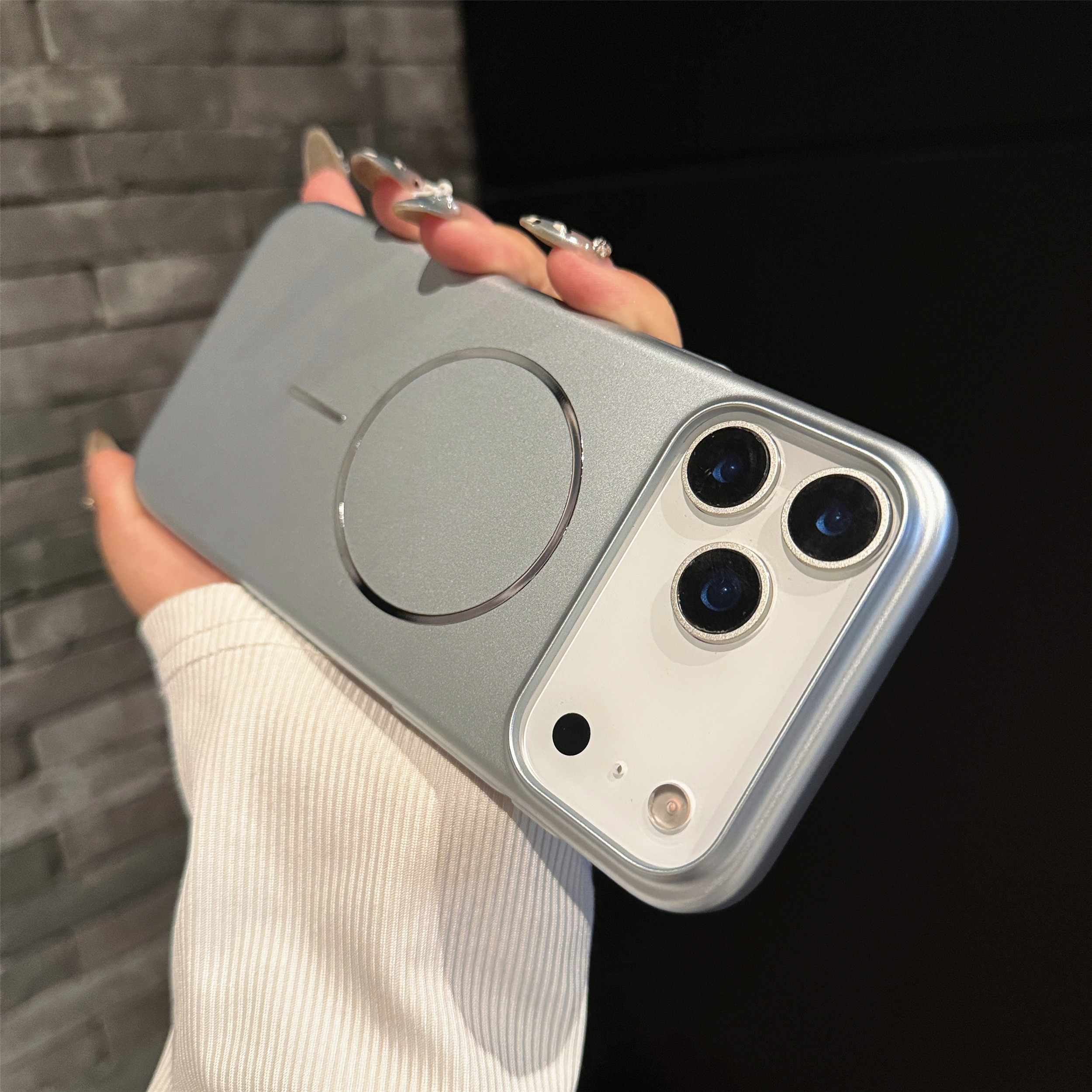 适用苹果17超薄金属漆磁吸手机壳