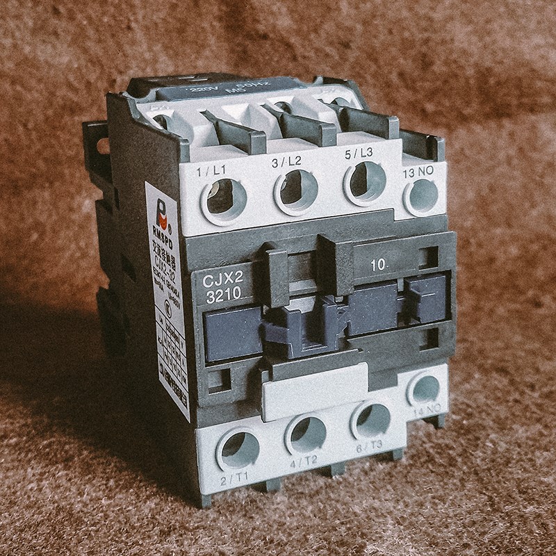 CJX2交流接触器银点220V380V三相辅助触头触点控P制开关6511 9511