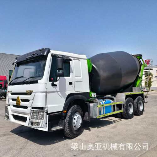 非洲HOWO12方混凝土搅拌罐车