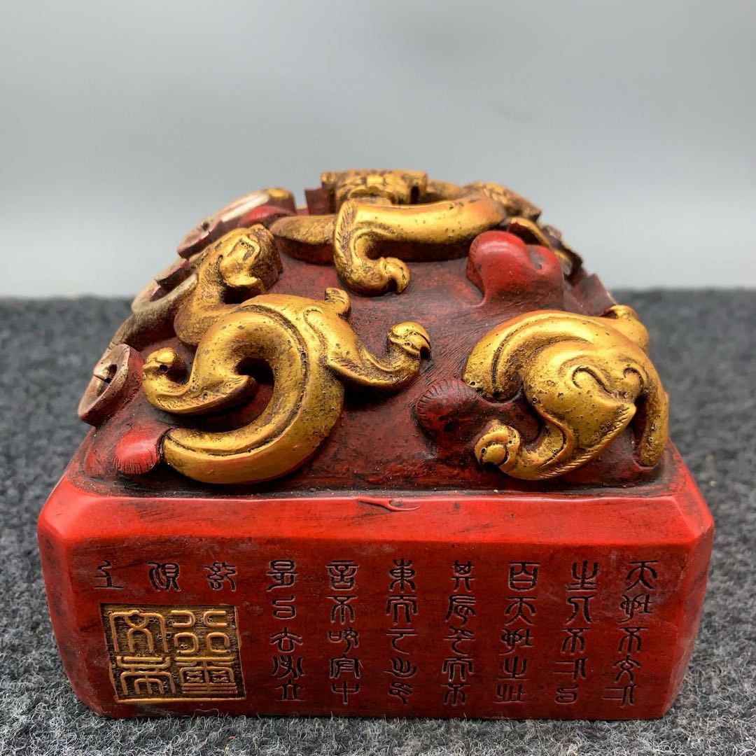 仿古寿山石朱砂描金盘龙玉玺摆件