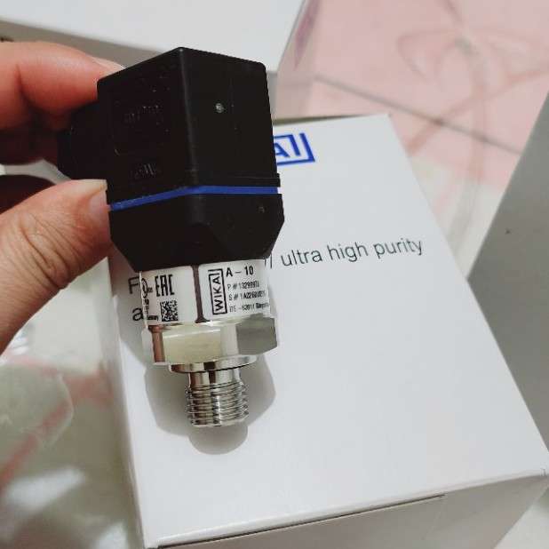 压力变送器A-10 0-100mpa  0.5%  电流4-20ma 电压0-10V    WIKA