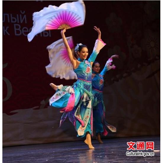 桃李杯秀色舞蹈演出服古典舞扇子舞服装民族表演服中国风秧歌服女