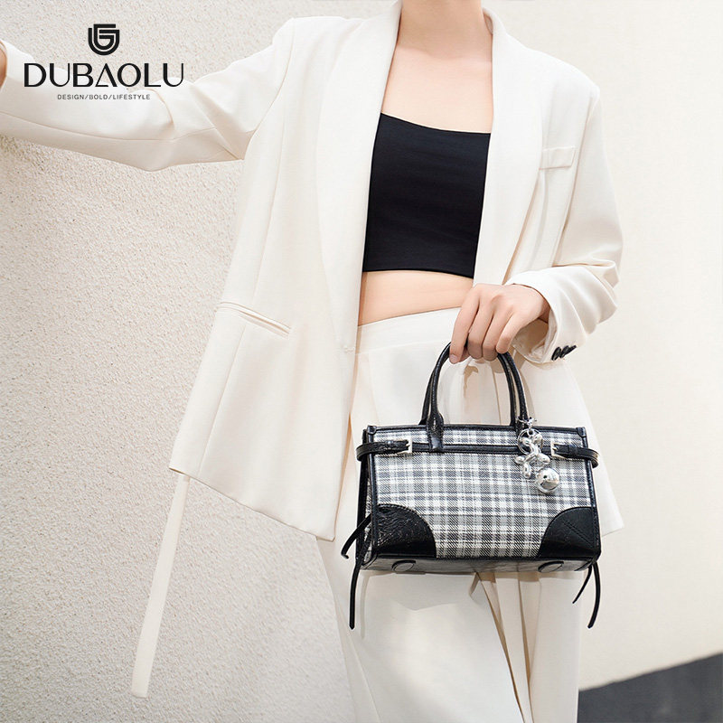 都宝路时尚法式气质洋气氛围感通勤百搭英伦格子斜挎手提小方包