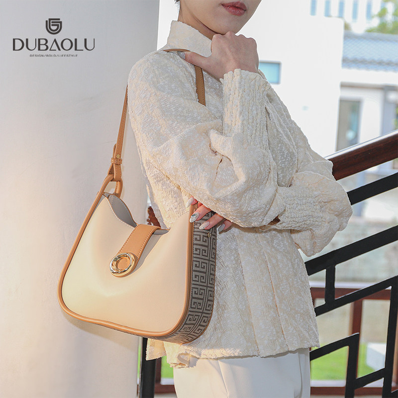 都宝路新款时尚百搭气质日常精简个性设计国风回字纹饰单肩斜挎包