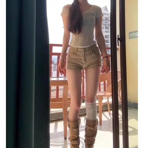 卡其色高腰百搭直筒牛仔短裤
