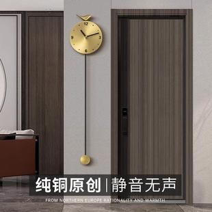 205新款 饰2挂钟时现代客厅挂尚钟原创静音摇钟 创意轻奢格LAU栅装