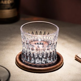 高端水晶a玻璃威士忌酒杯家用轻奢风手工刻花洋酒杯喝水杯子带托