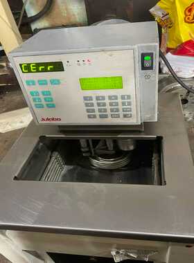 JULABO优莱博加热制冷水浴槽，型号F32。通电能显示，下（夫美商