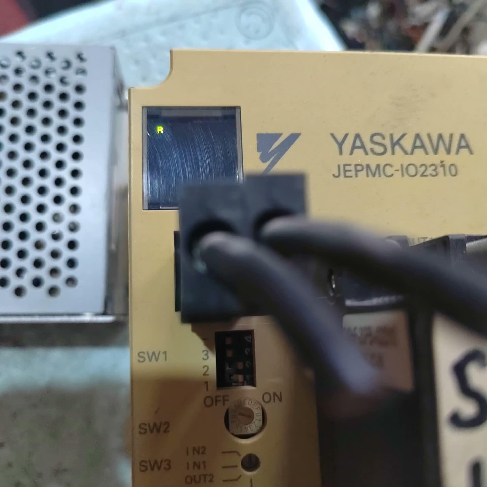 议价JEPMC-IO2310-E安川运动控制器IO模块，设备拆机