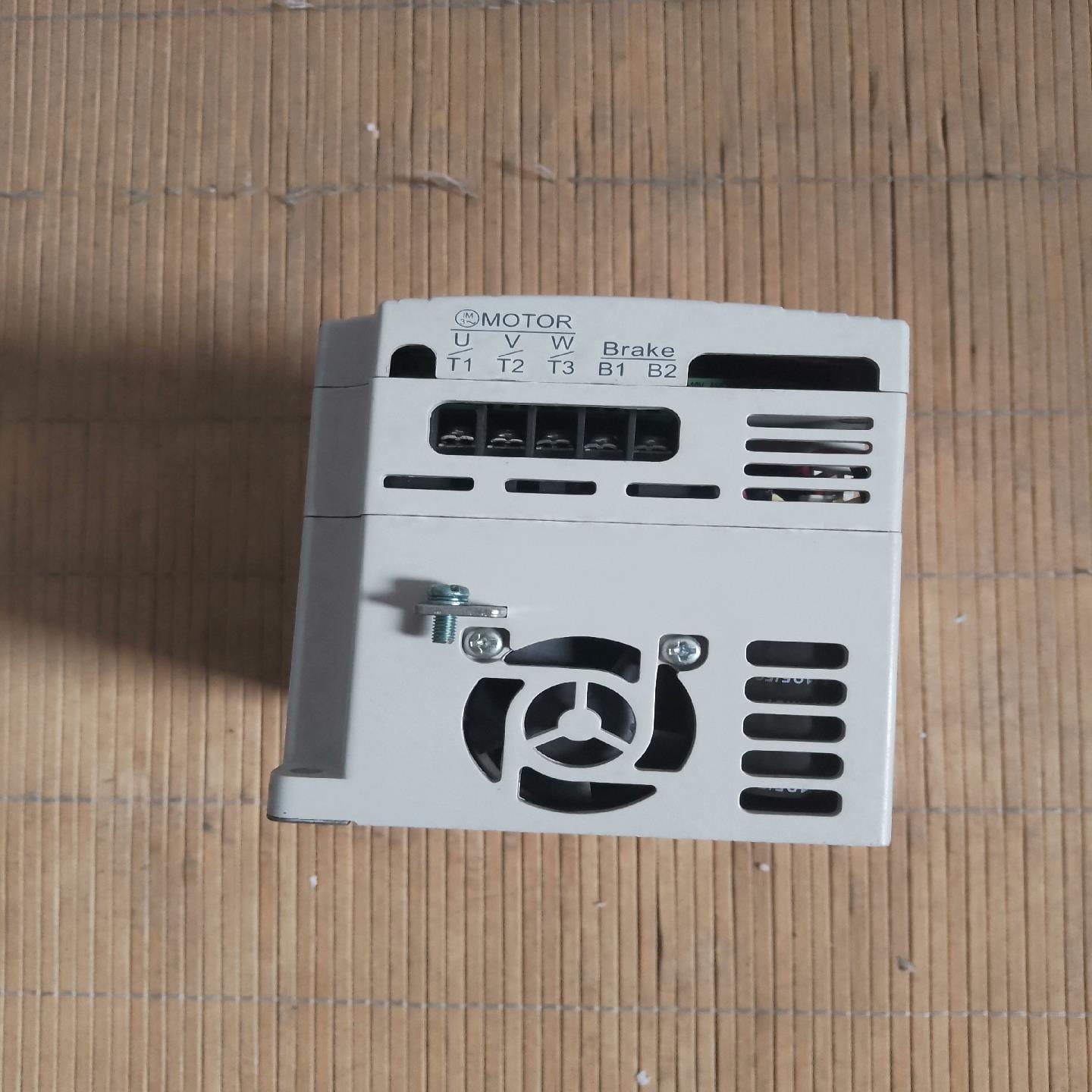 议~台达变频器2.2kw三相输入VFD022M43B，二手包好，