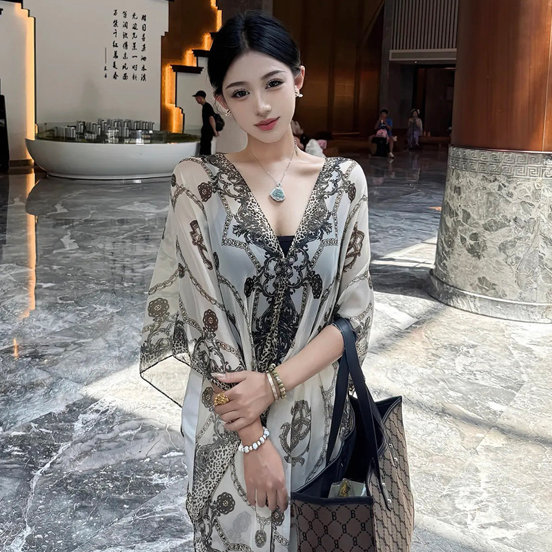 沙滩披肩女海边防晒外搭高级感图片