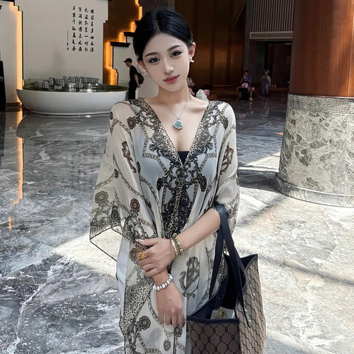 沙滩披肩女海边防晒外搭高级感