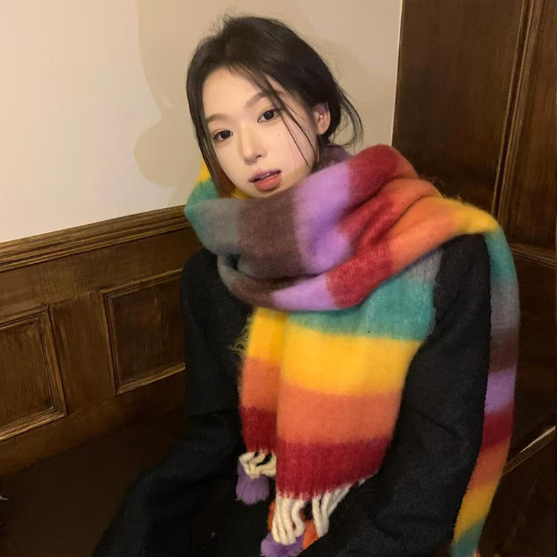 彩虹条纹毛球马海毛围巾女冬季新款软糯保暖加厚披肩百搭流苏围脖