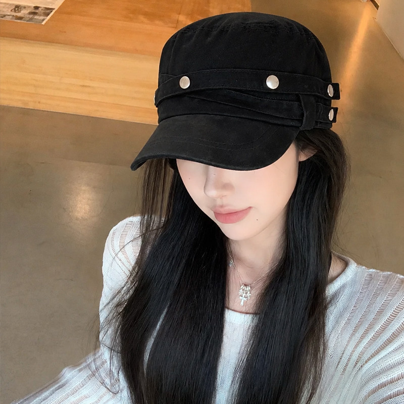 黑色复古柳钉平顶帽女2026年新款气质休闲百搭显脸小马术帽鸭舌帽