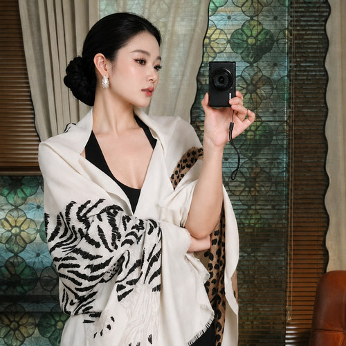 复古老钱风白色金钱豹披肩女外搭