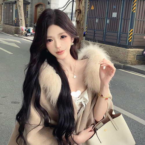 卡其色毛领披肩女外搭秋冬