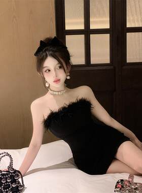黑色性感辣妹毛绒无袖一字肩包臀短裙夏季纯欲风露肩设计感连衣裙