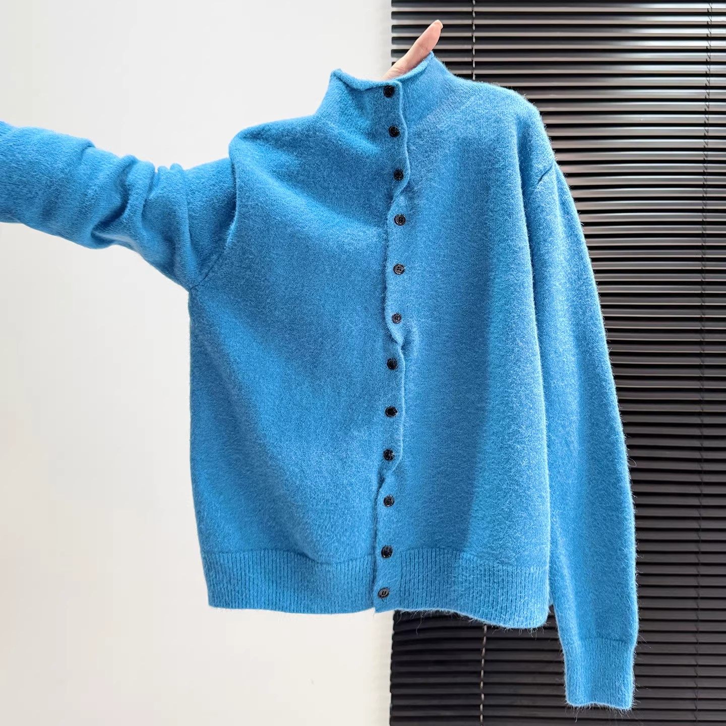 高领蓝色毛衣女款2025新款多巴胺毛线衣韩系宽松长袖针织开衫上衣