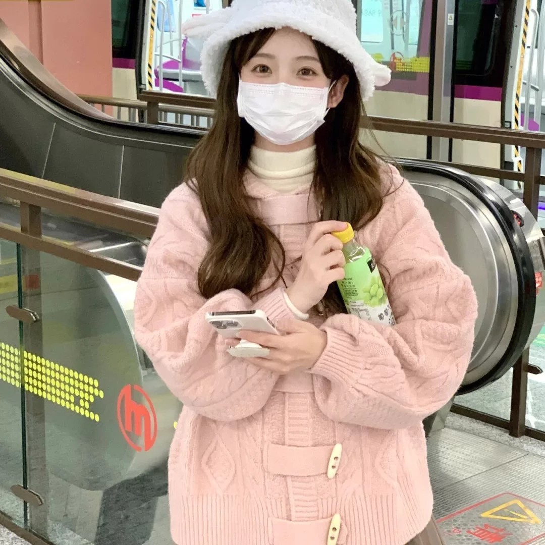 粉色牛角扣连帽麻花毛衣开衫女秋冬慵懒温柔宽松百搭软糯针织外套