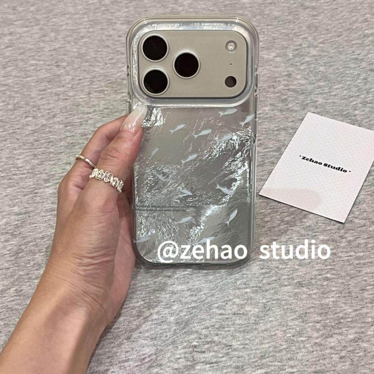 简约浅蓝满屏小海豚适用于苹果17promax手机壳iphone16pro新款15个性创意日韩ins14防摔保护套