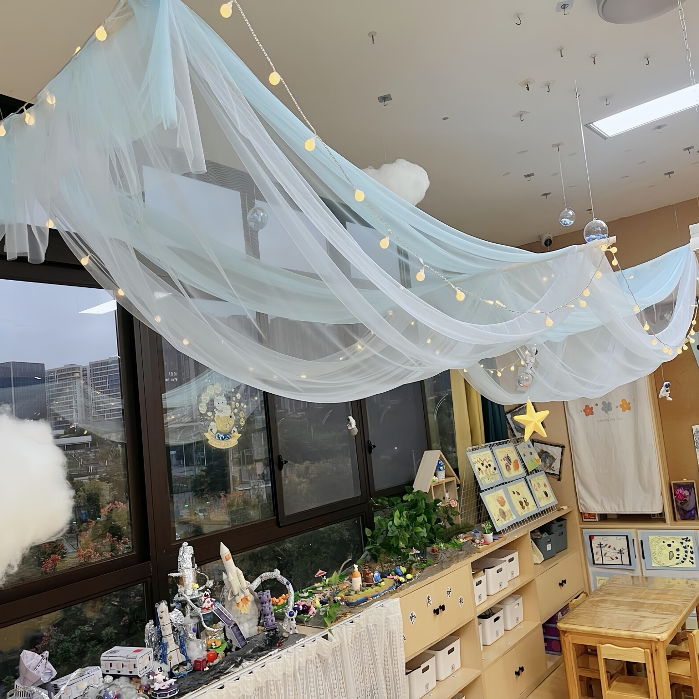 蓝色纱幔场景布置美工阅读区环创