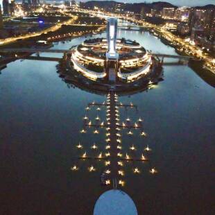 海按需定制润厂家混提凝土浮桥浮舶码头水上防波水游上工程船停靠