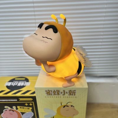 蜡笔小新手办模型1比1潮玩蜜蜂小新大号摆件情人礼物居家摆件夜灯