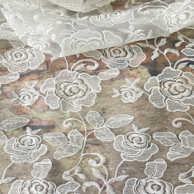 新款欧根纱白色牛奶丝水溶蕾丝刺绣布匹女装连衣裙窗帘服饰桌布料