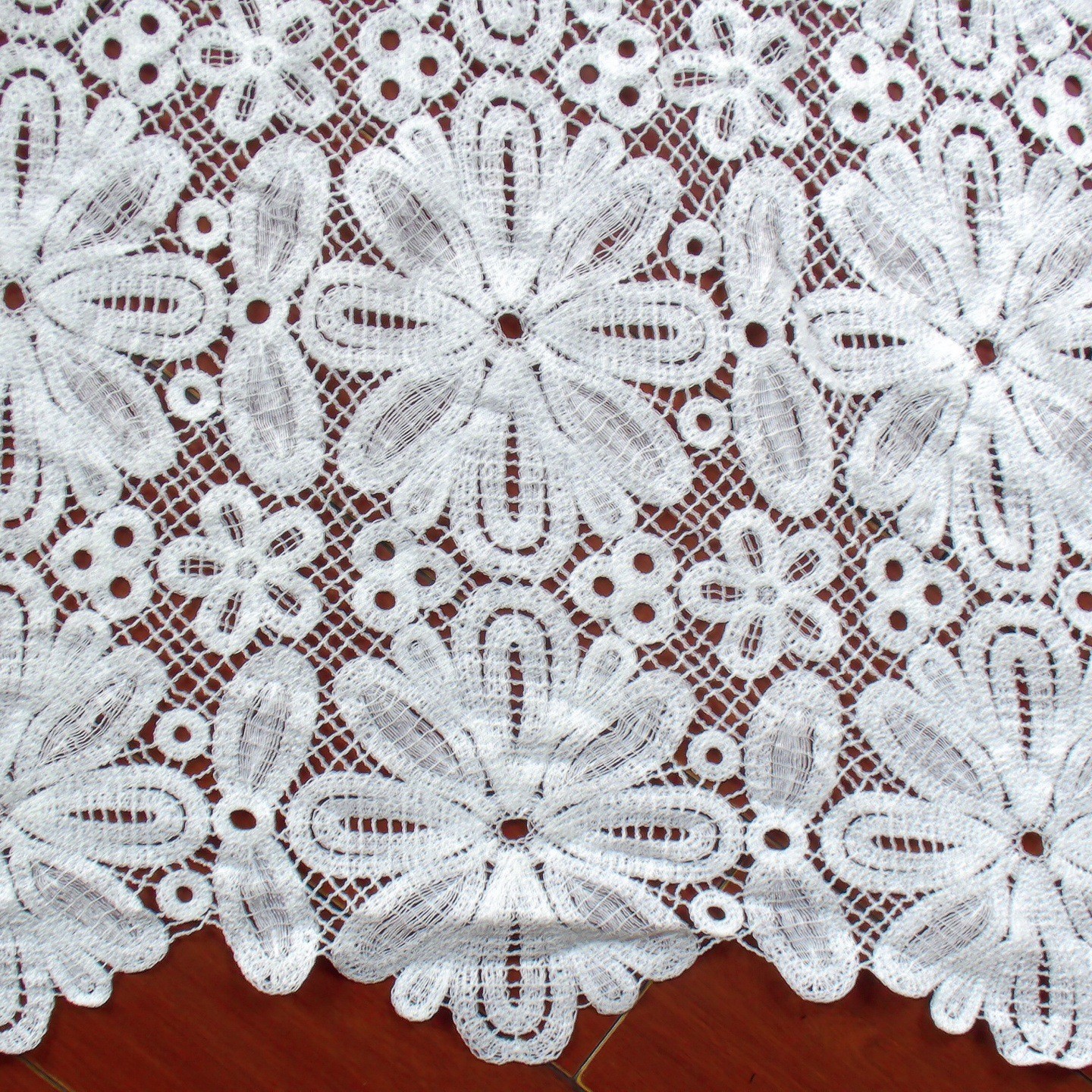 新款水溶花边牛奶丝满幅涤纶丝刺绣面料女装跨境连衣裙面料辅料