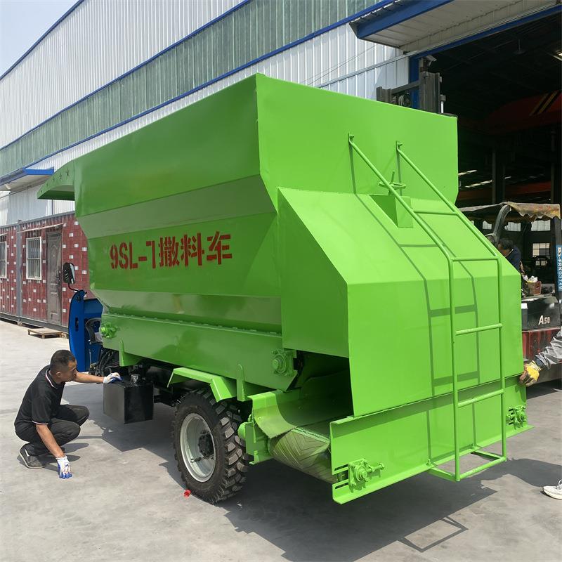 供应柴油电动3立方小型养殖场喂料车易操作饲料撒料车