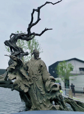 现货速发艺术雕塑徒步者人物铸铜雕像玻璃钢园林景观复古文化摆件