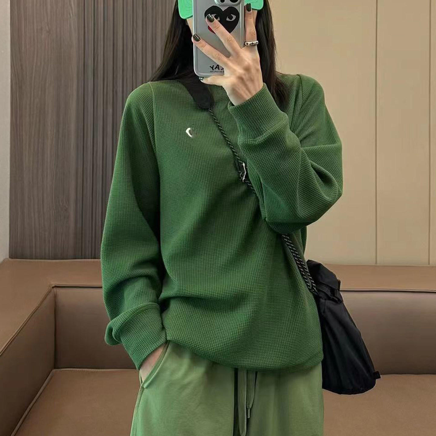 素风秋款女华夫格刺绣减龄卫衣