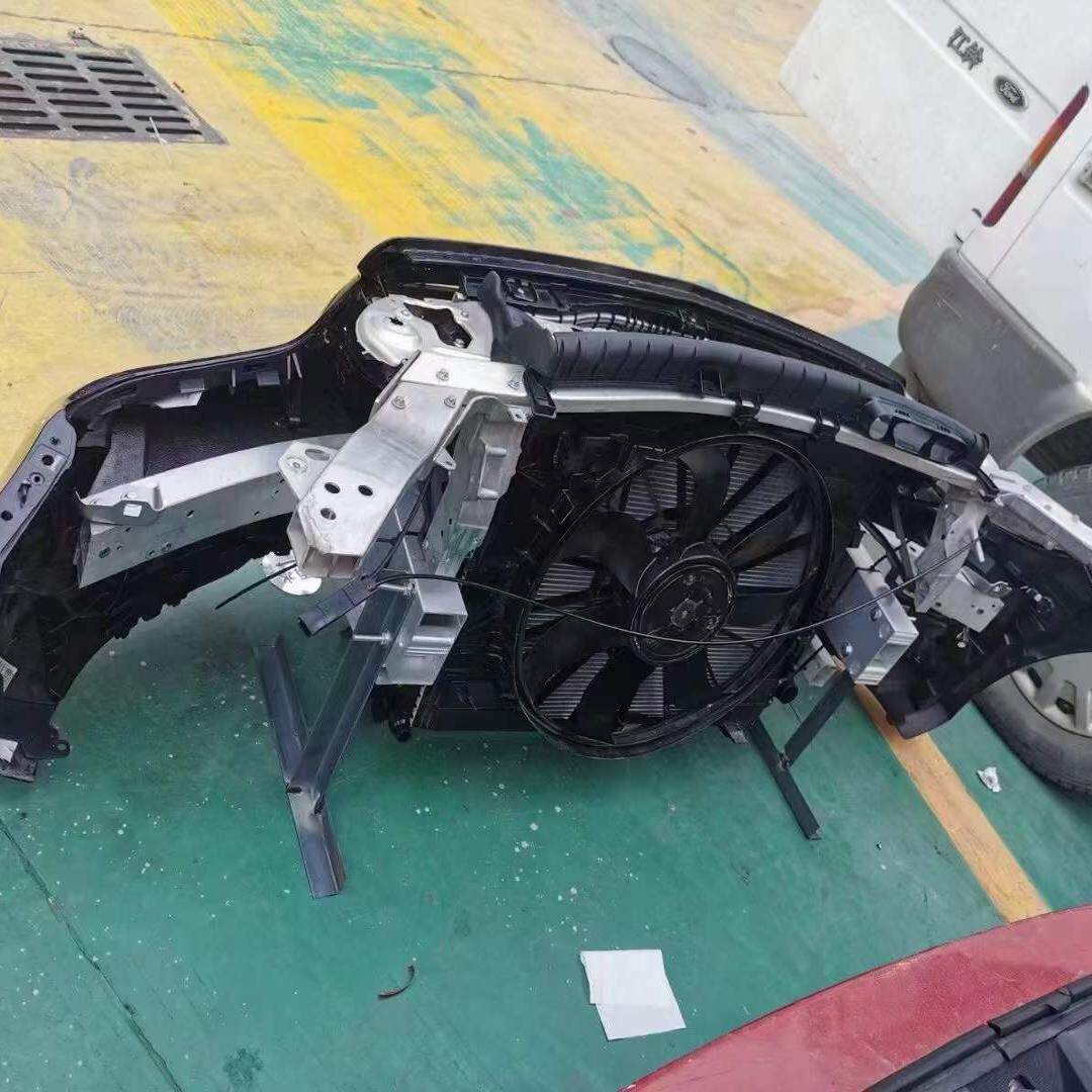 奔驰C200 C260 E200 E260 E300 S300 S350前杠前嘴头嘴总成