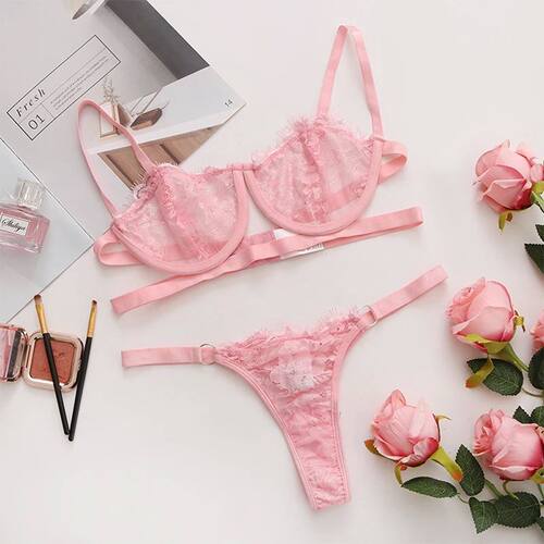 Steel ring lace suspender three-point set 钢圈蕾丝吊带套装女