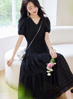 速发黑色蕾丝V领连衣裙夏2420新收设计感款腰气质长款裙子