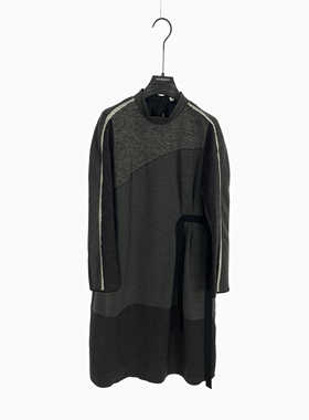 柯利亚诺冬季专柜同款深灰色圆领撞色拼接连衣裙  LT3809 ￥3880