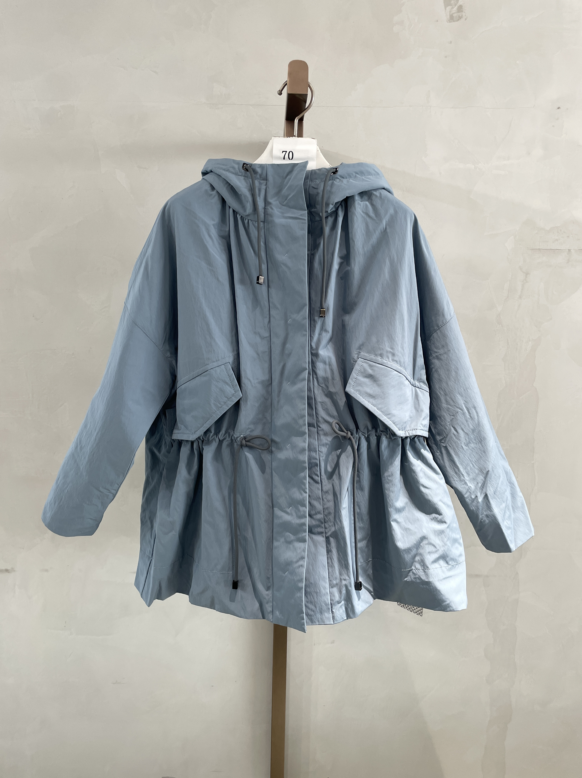 柯利亚诺冬季专柜同款风衣式连帽宽松休闲羽绒服  YZ0072(9UN)H