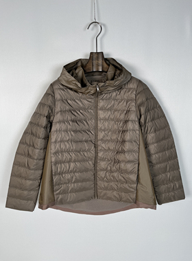 柯罗芭冬季专柜同款A字型拼接短款轻薄羽绒服  YZ1052 ￥10800