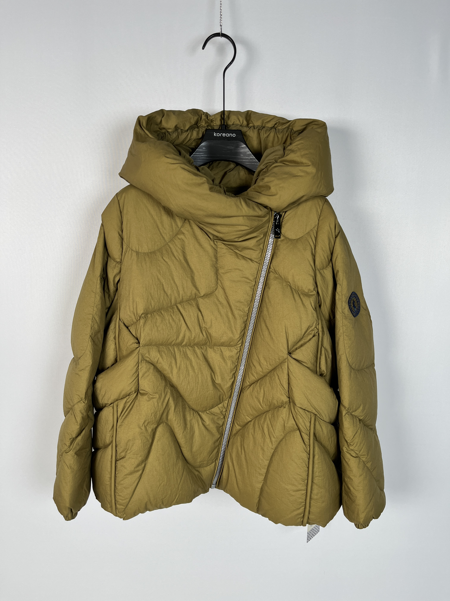 柯利亚诺冬季卡其绿连帽宽松斜拉链羽绒外套YS6795吊牌7200