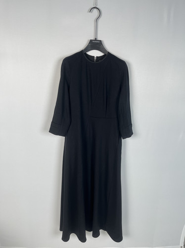 柯利亚诺冬季专柜同款黑色收腰圆领连衣裙  LY7930 ￥5590