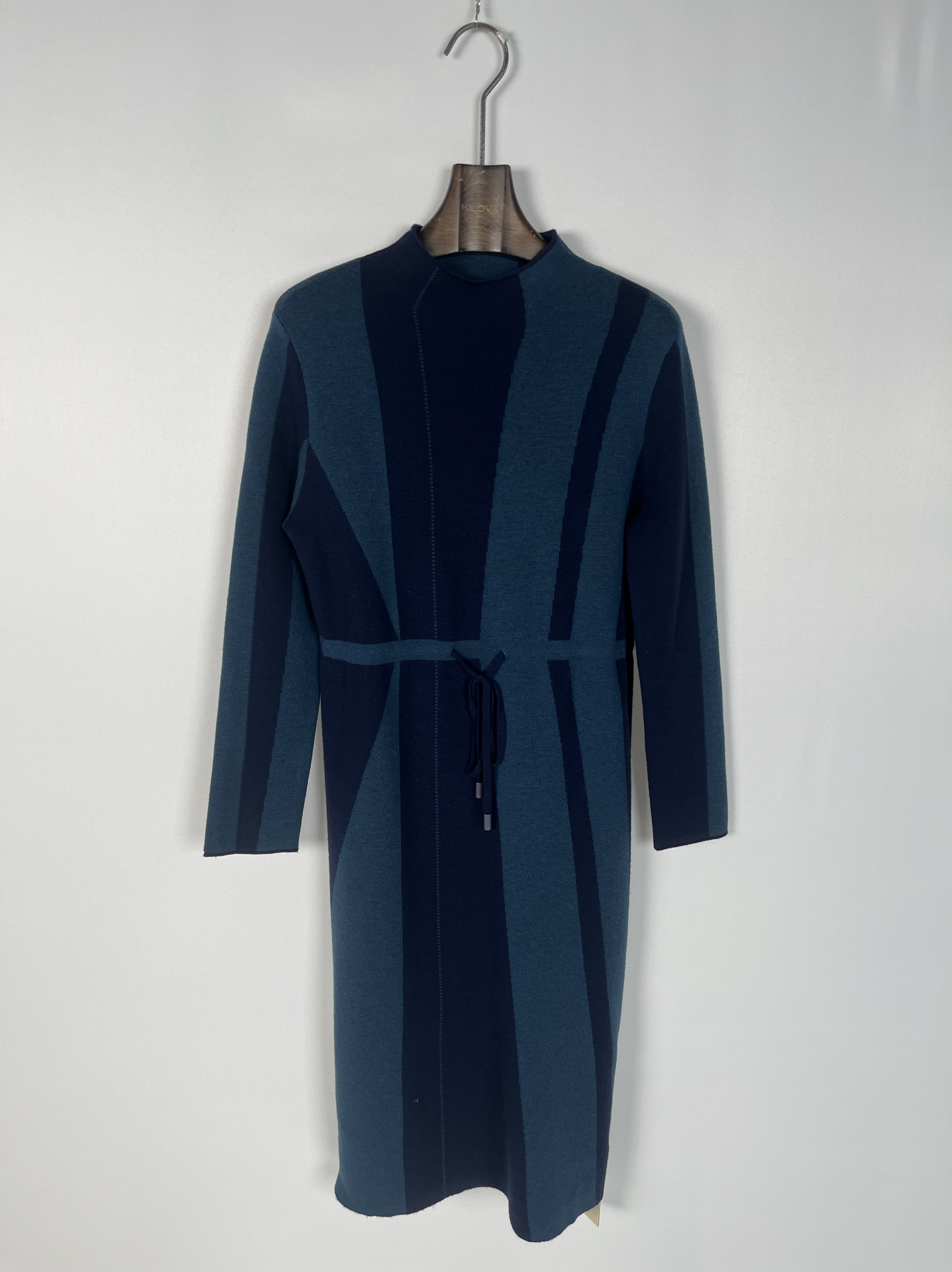 柯罗芭冬季专柜同款时尚不规则条纹针织连衣裙  LY9832G ¥4990