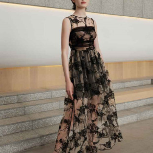 JUN LT6321 ￥3190 刺绣花朵镂空感连衣裙 柯利亚诺春秋专柜同款