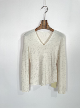 柯罗芭冬季专柜同款白色亮钻V领打底毛衫       HY9056G ￥2590