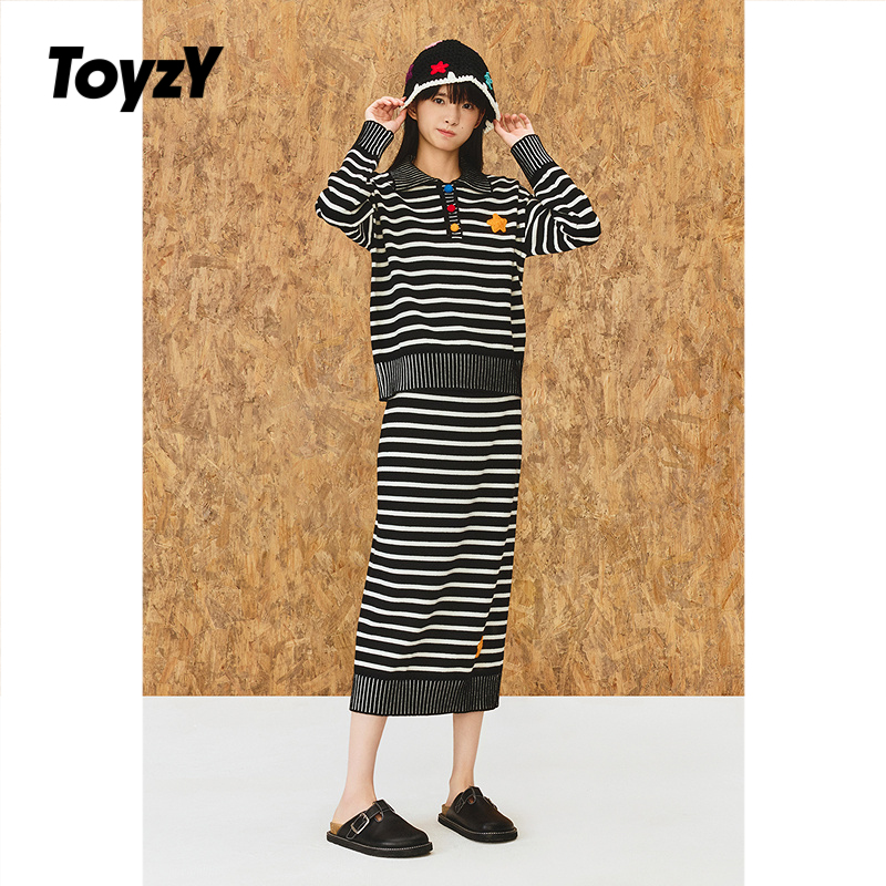 手工钩编的五角星图案，与彩色纽扣呼应